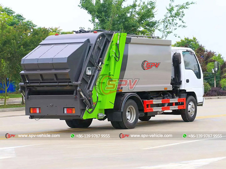 ISUZU 100P Waste Compressing Truck - Rear Right Side